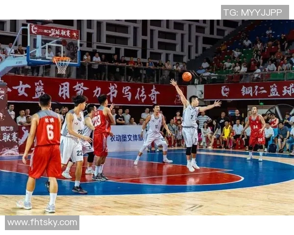 疫情期间明星篮球赛场上的拼搏与团结展现了不一样的魅力与希望